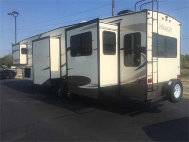 Thumbnail Photo undefined for New 2018 Forest River Wildcat 281DBK